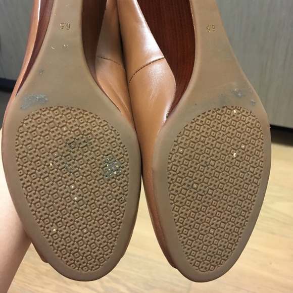 Tori Burch “Sally 2” Peep Toe Wedge Pump - Picture 4 of 5